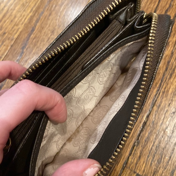 Michael Kors wristlet - Picture 5 of 8